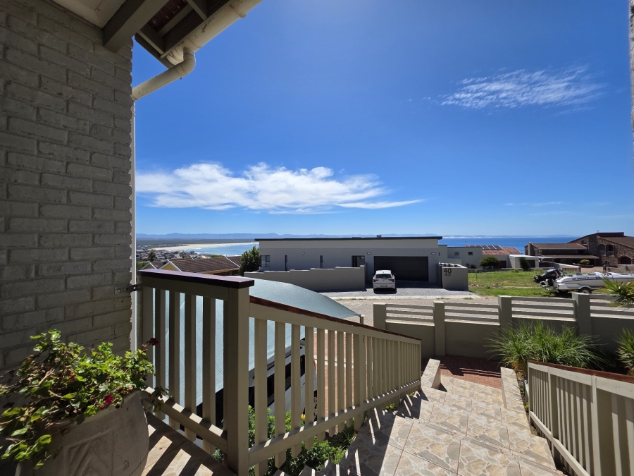 3 Bedroom Property for Sale in Wavecrest Eastern Cape